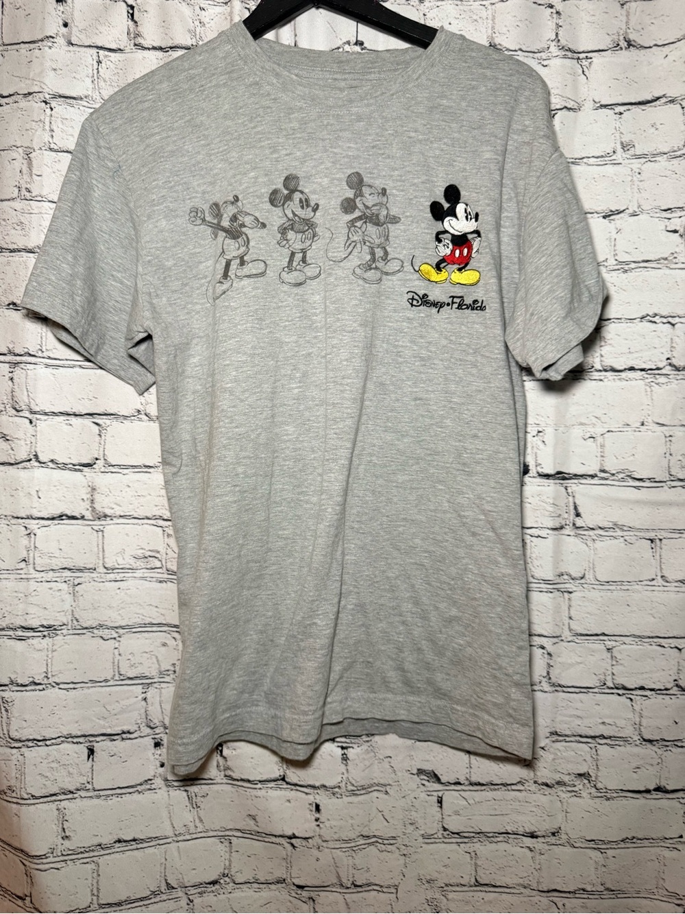 Mickey Mouse. Gray tshirt. Size M